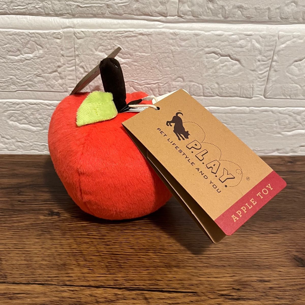 P.L.A.Y. 犬用おもちゃ アップル 新品 プレイ ドッグトイ りんご フルーツ ぬいぐるみ 音の鳴るおもちゃ