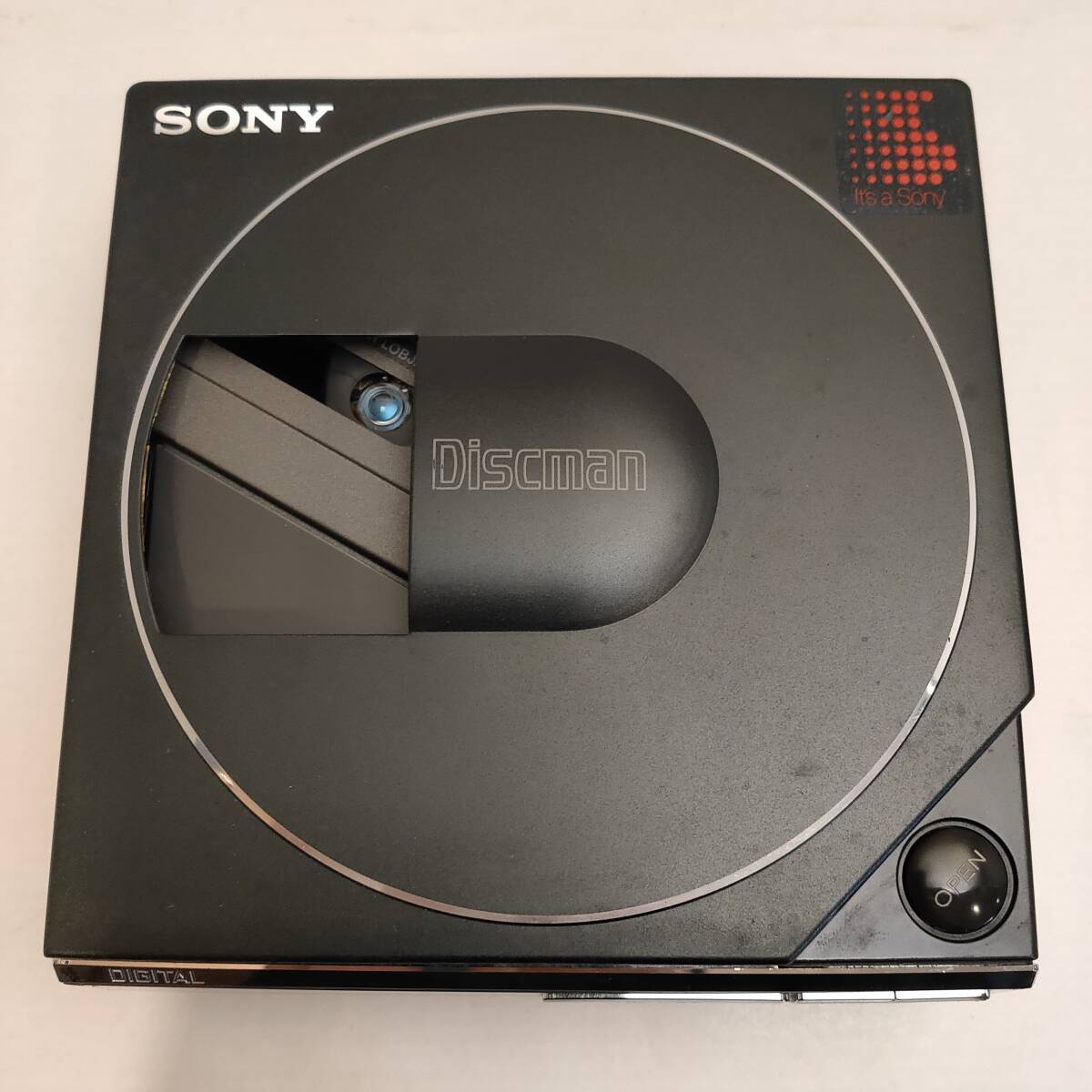 ●ジャンク品 SONY ソニー Discman ディスクマン ポータブルCDプレーヤー D50 MkII + BATTERY CASE EBP-380 ACアダプターAC-D55付き●の画像2