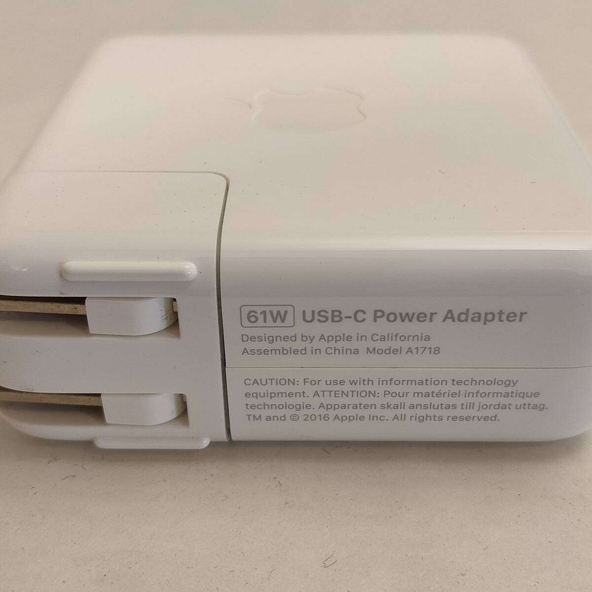 ②●Apple 純正 61W USB-C Power Adapter ACアダプタ A1718 MacBook 充電器●の画像2