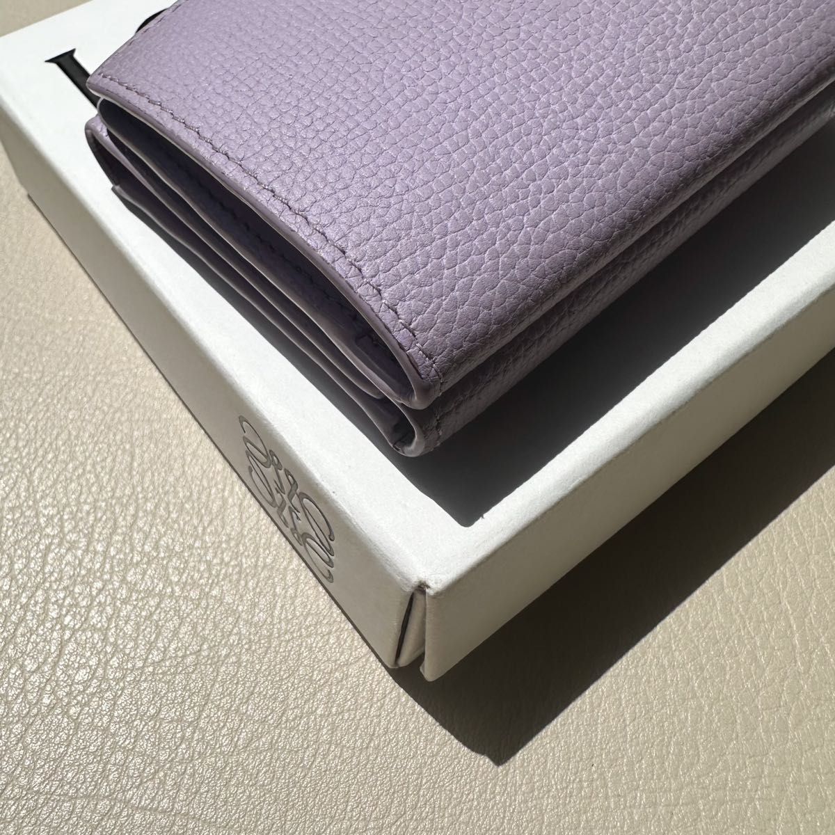 LOEWE】 アナグラムトライフォールドウォレット ライトモーヴ 3 LOEWE】 アナグラムトライフォールドウォレット ライトモーヴ 3