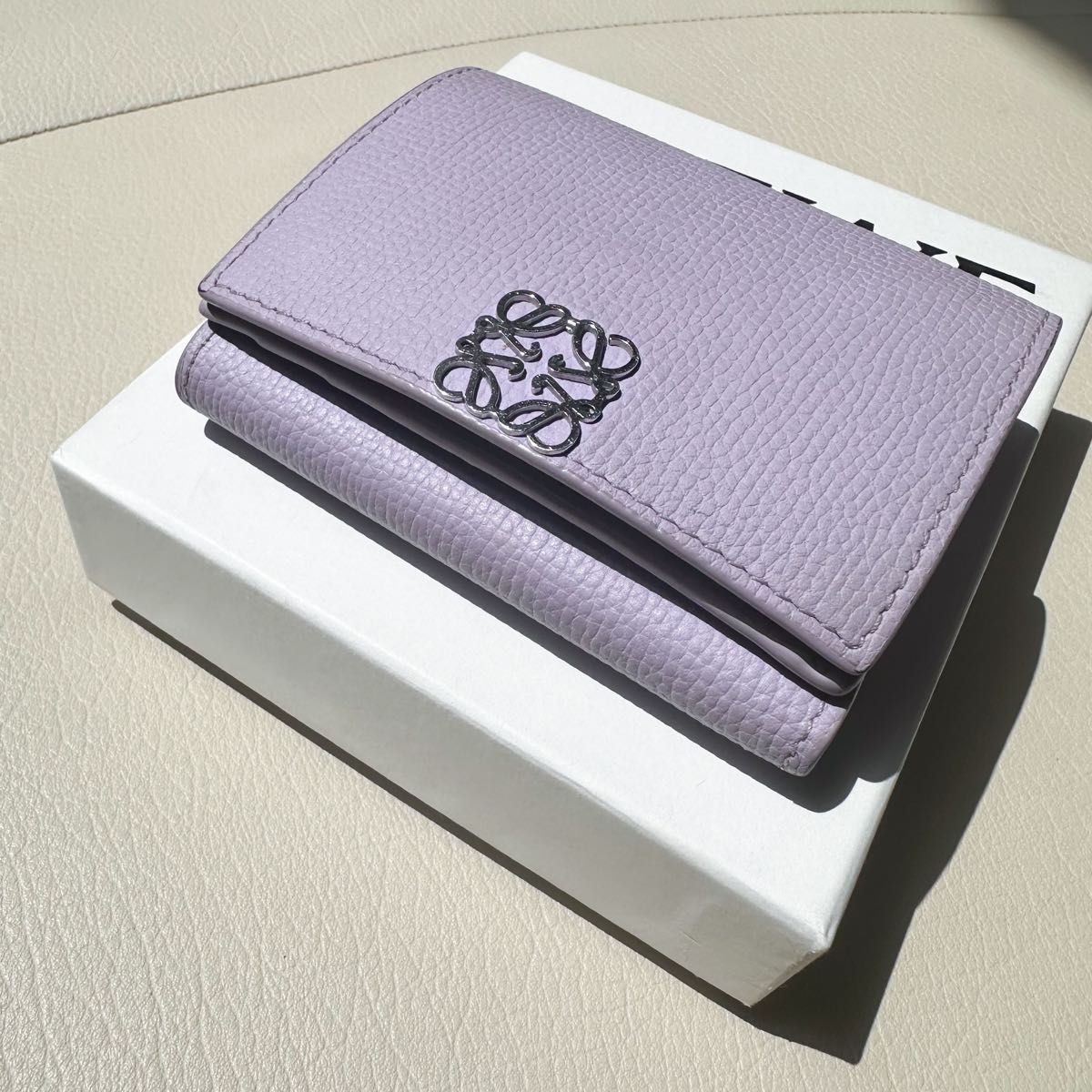 LOEWE】 アナグラムトライフォールドウォレット ライトモーヴ 3 LOEWE】 アナグラムトライフォールドウォレット ライトモーヴ 3