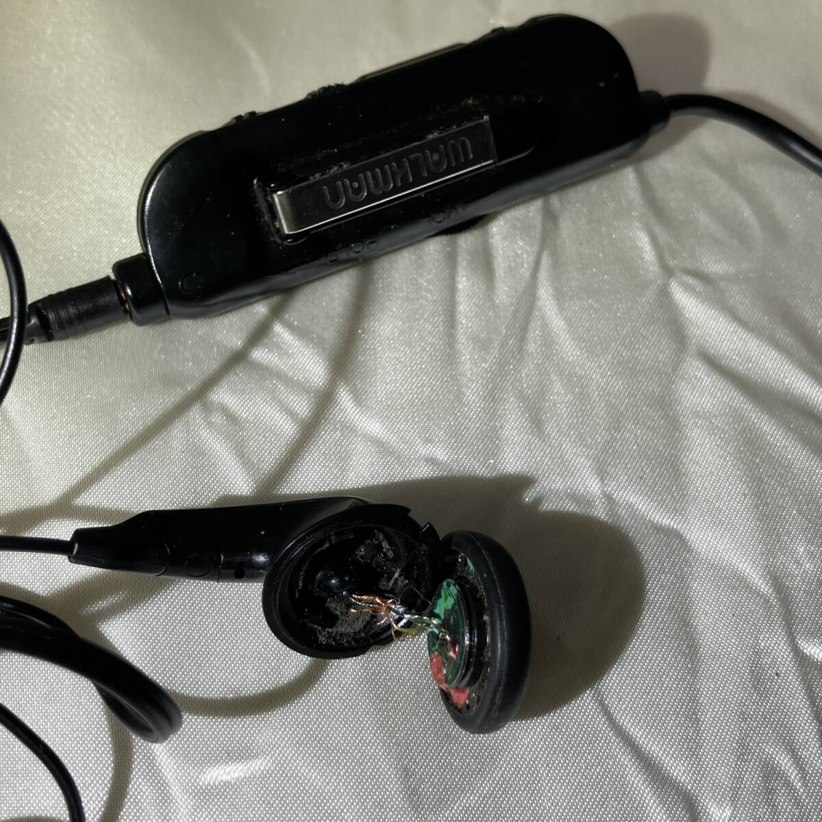 希少 AIWA ポータブル カセットプレーヤー HS-PL77 電池ケース付 希少 AIWA ポータブル カセットプレーヤー HS-PL77 電池ケース付