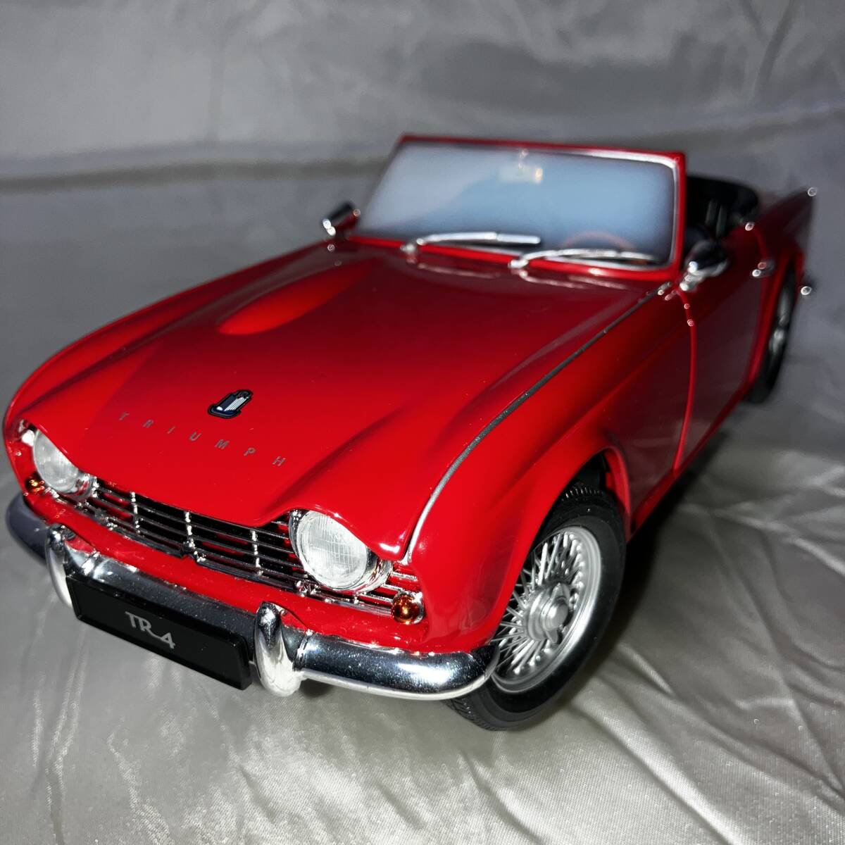 人気大割引 Yahoo!オークション - トライアンフ TR4 TRIUMPH 1/18 JADI SK 乗用車