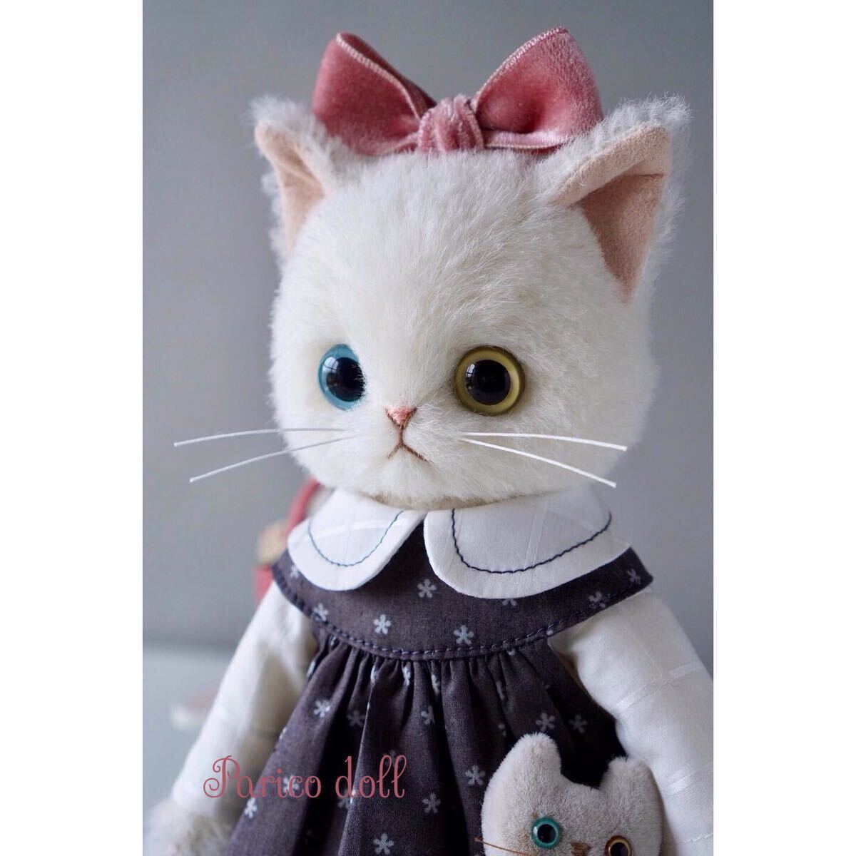 オッドアイ白猫ちゃんと小さなオッドアイネコちゃん着せかえセット 猫ぬいぐるみ parico doll の画像1