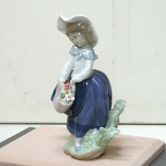 本物 LLADRO フィギュリン 置物 きれいな花ばかり No.5222 DAISA 1983 リヤドロ ケース付き スペイン製 札幌市 清田区 平岡_画像6