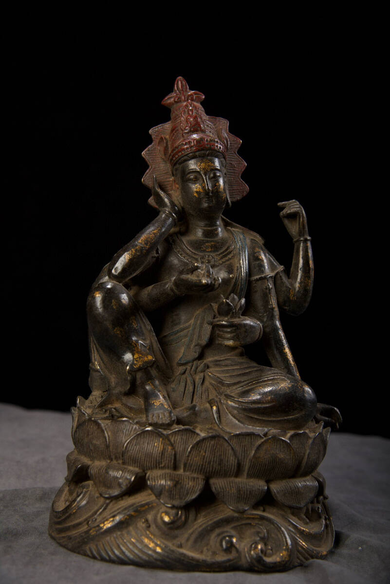 館蔵珍品 銅製 泥金 六臂觀音像』置物 賞物 貴重物品 収蔵品 館蔵珍品 銅製 泥金 六臂觀音像』置物 賞物 貴重物品 収蔵品