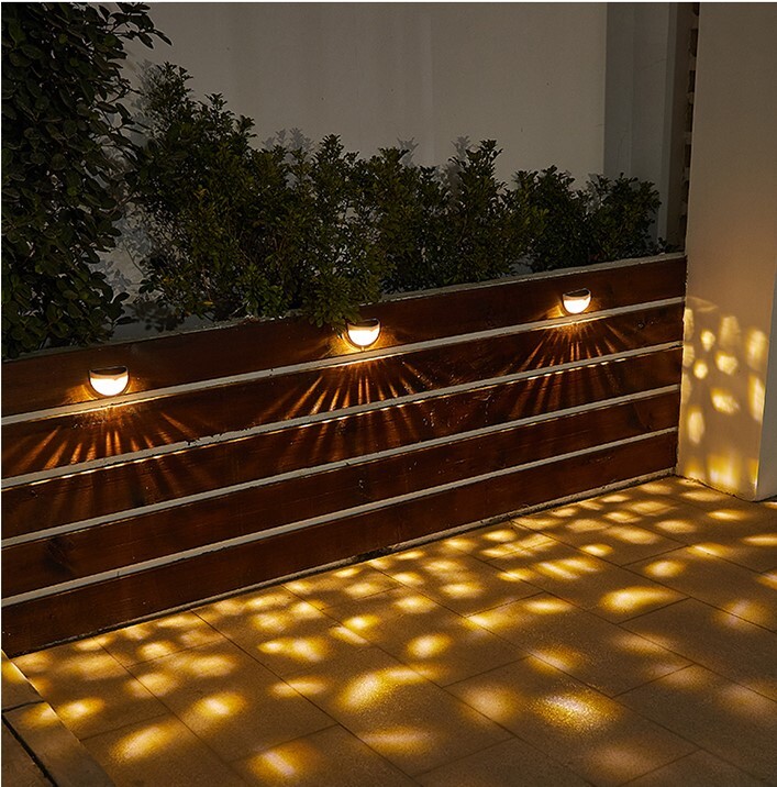 LEDソーラーライト 屋外 明暗センサー センサーライト 庭　玄関 暖色　黄色　ハロゲン　電球色 飾りライト　ポーチライト　ガーデンライト