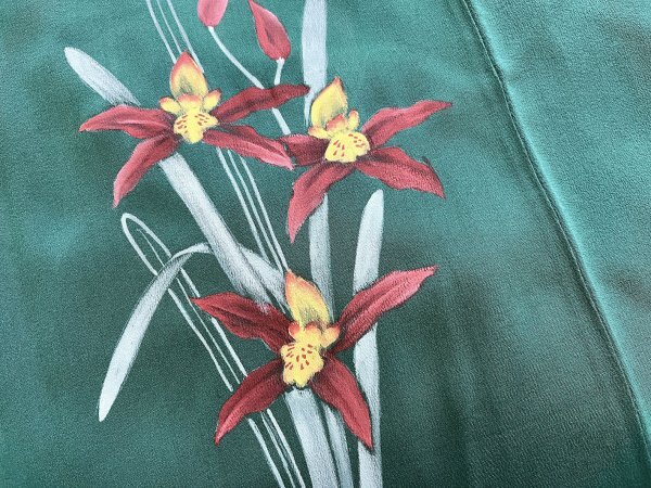 KIRUKIRU セミアンティーク 着物 付下げ 錦紗 正絹 身丈約154cm 深緑地に手描きのカトレアのような洋花柄 モダン レトロ 着付け 和装の画像7