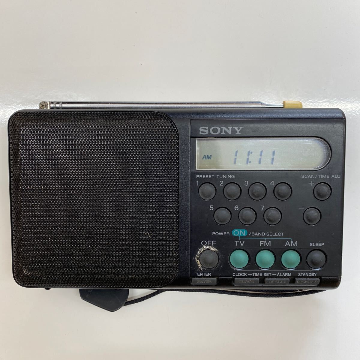 K2853 SONY ソニー ポータブルラジオ ICF-M300V 通電OK AM/FM 中古品_画像1