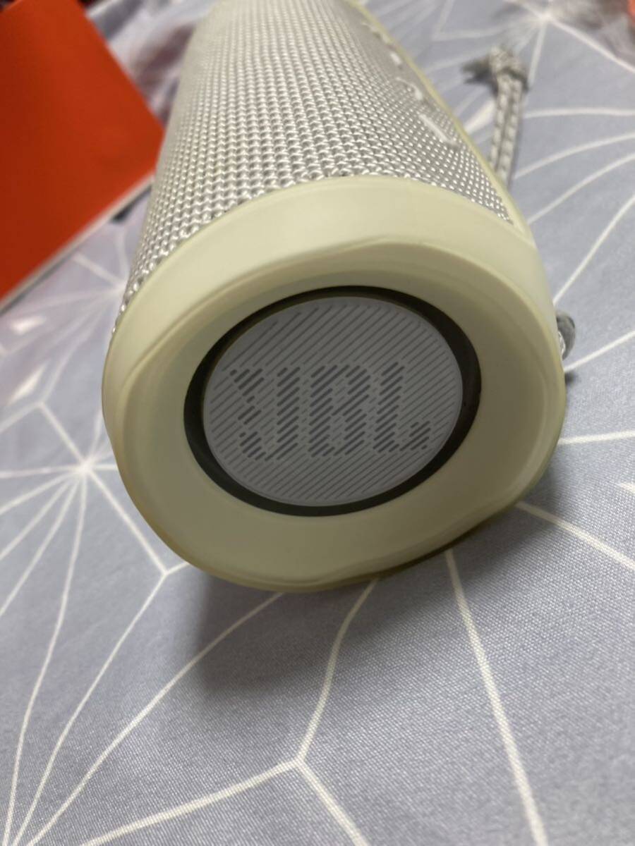 未使用レベル JBL HARMAN FLIP4 ホワイト Bluetoothスピーカー IPX7 防水 h2w0427_画像6