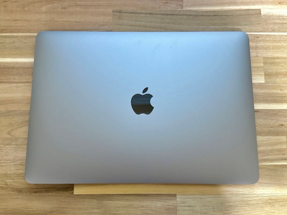 13.3インチM1 MacBook Air 8コアCPU／8コアGPU／16GB RAM／512GB SSD -スペースグレイ