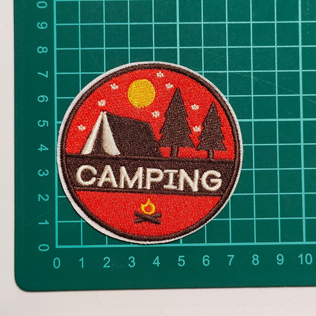 C-31【 アイロンワッペン 】 刺繍ワッペン アップリケ リメイク camp キャンプ テント アウトドア キャンピング