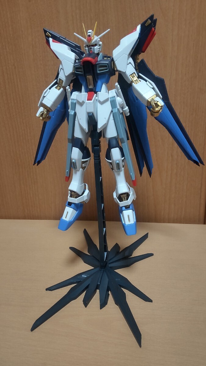 バンダイ 1/100 MG ストライクフリーダムガンダム フルバーストモード 素組み完成品 ジャンク扱い マスターグレードの画像1