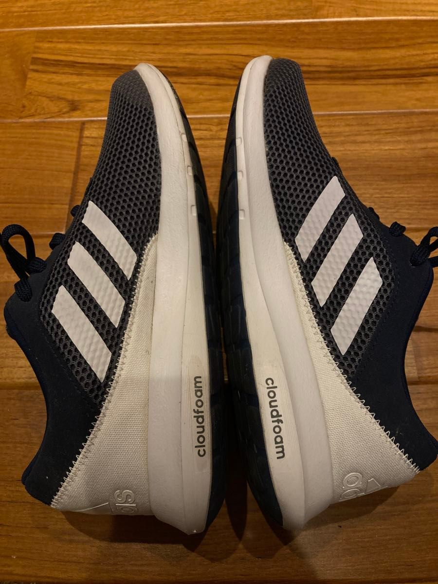 adidas アディダス　 ランニングシューズ スニーカー 軽量 通気性　26.5㎝