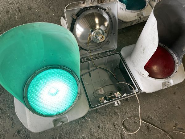 Yahoo!オークション - 【23】信号機 本物 2001年製 小糸工業株式 Yahoo!オークション - 【23】信号機 本物 2001年製 小糸工業株式