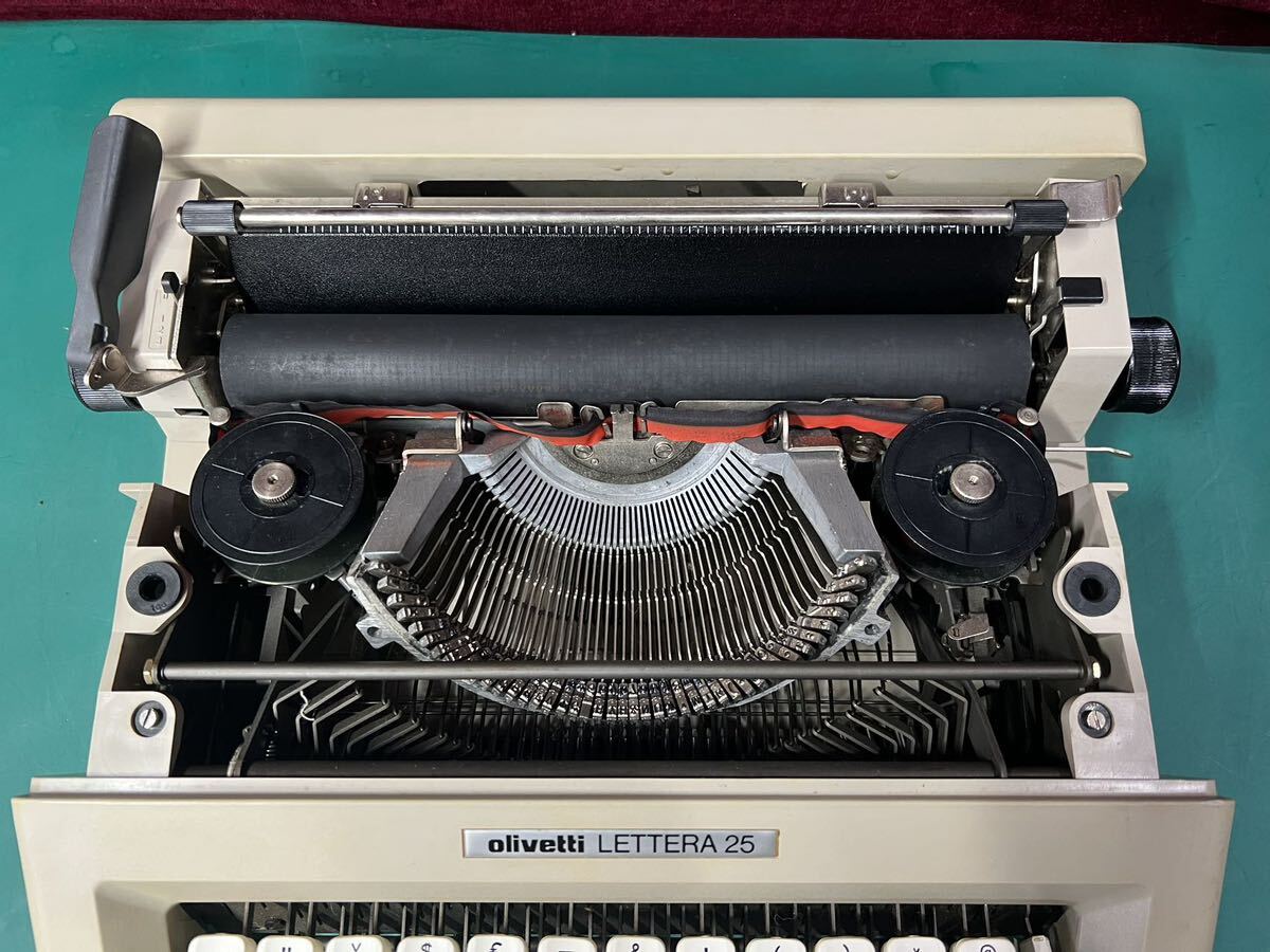 レトロ　olivetti オリベッティ タイプライター LETTERA 25 ケース付 (100s)_画像5