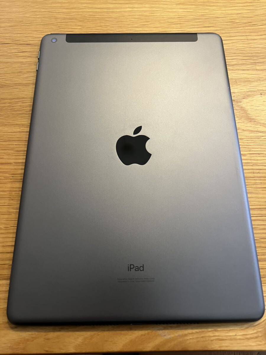 美品iPad 第8世代 スペースグレイ Wi-Fi +cellular Apple A2429 32GBの画像3