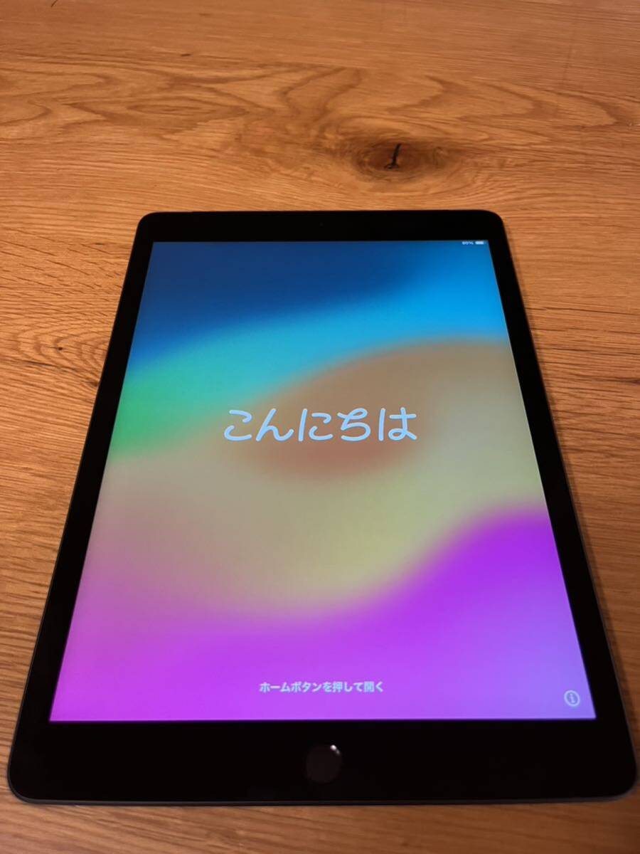 美品iPad Wi-Fiモデル スペースグレー Apple 第8世代A2270 32GBの画像1