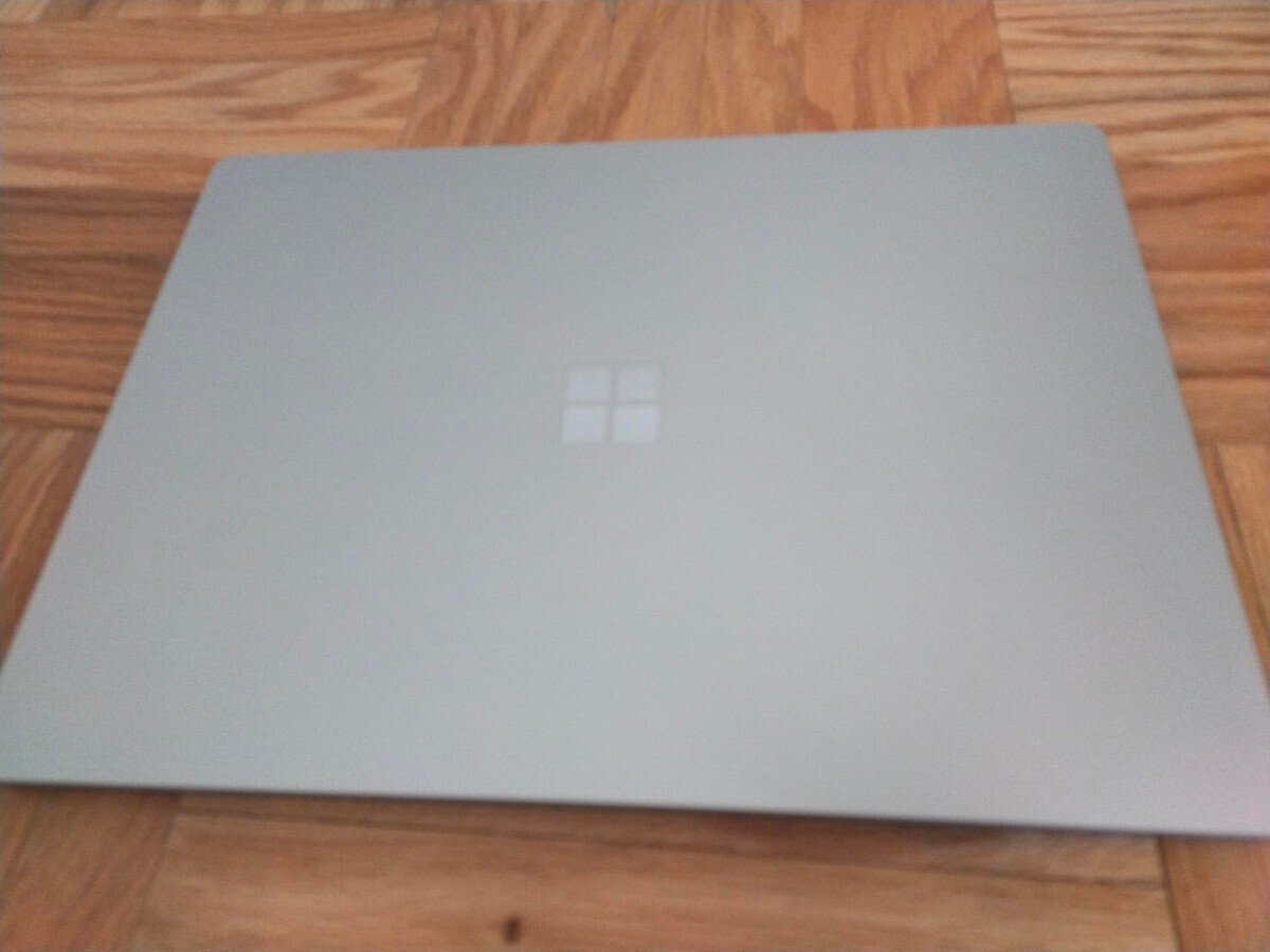 Microsoft Surface Laptop 5 512GB SSD 16GB RAM 12 generation CORE i-7 touch panel 2.7GHz as good as new battery 94% original with charger .