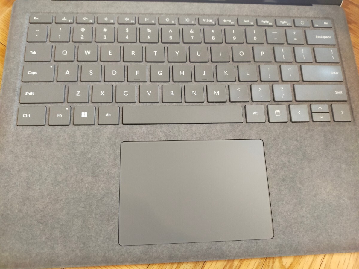 Microsoft Surface Laptop 5 512GB SSD 16GB RAM 12 generation CORE i-7 touch panel 2.7GHz as good as new battery 94% original with charger .