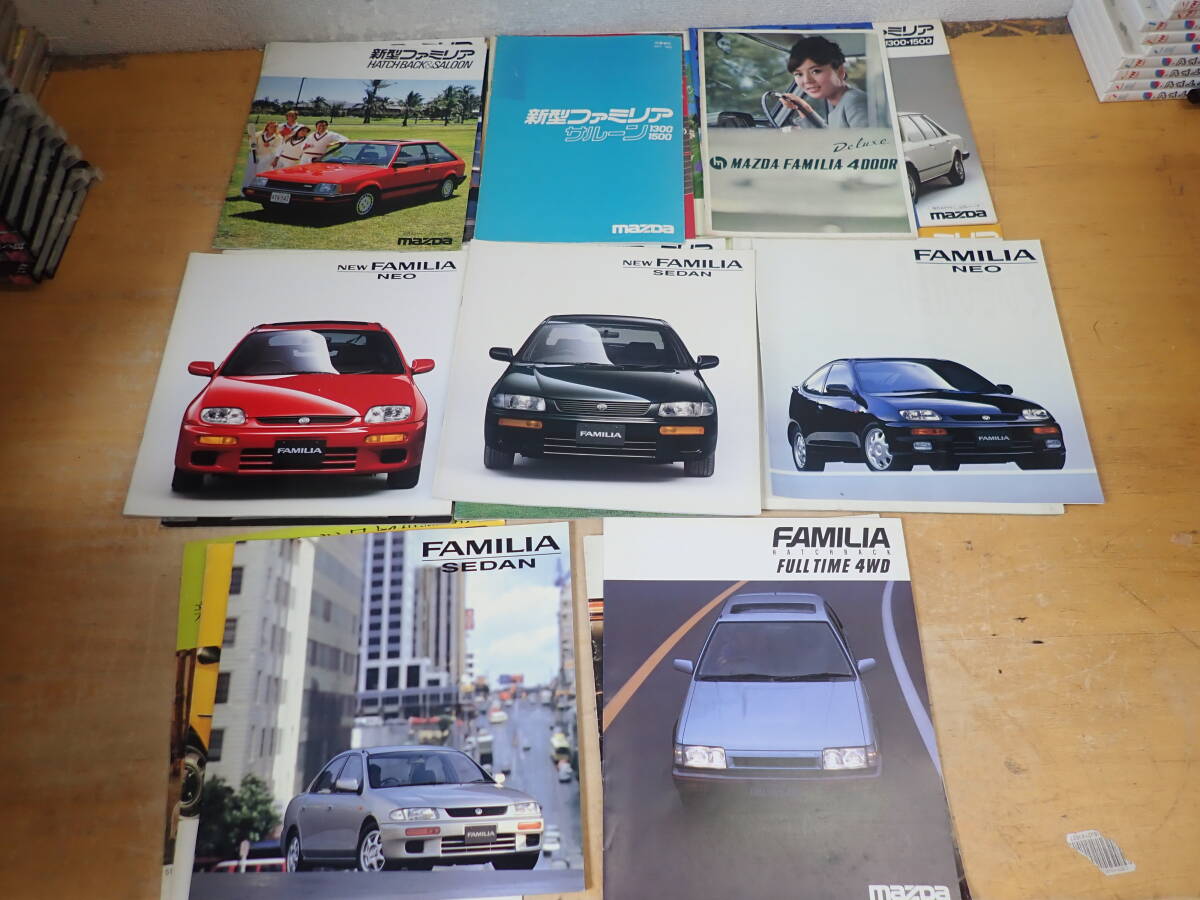 j12e large amount * Mazda Familia * Grand Familia old car catalog together 26 pcs. set Showa era / that time thing / saloon /AP/Deluxe/1000/ van 