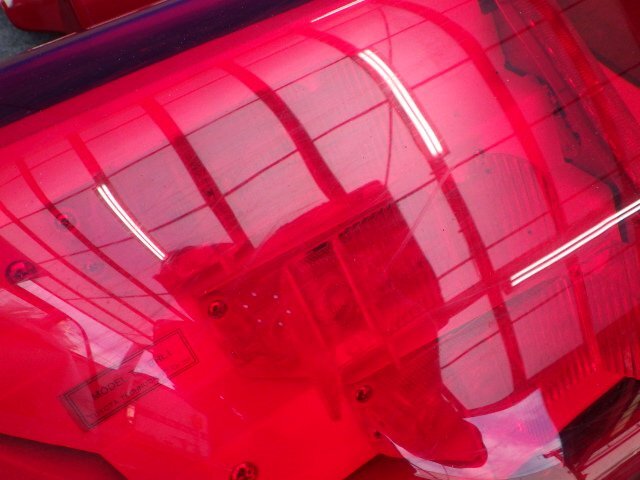 C】トヨタテクノクラフト リア サイド LED 赤色灯 2011-Ｌ0236 救急車 ハイメディック TRH226 ハイエース ワイド レジアスエース 200系の画像2