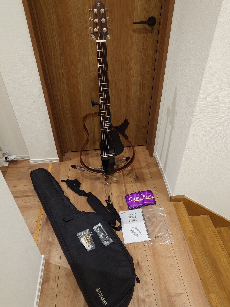 【美品】サイレントギター YAMAHA ヤマハ SLG200S TBL トランスルーセントブラック 動作確認済 Elixir弦2個付の画像1
