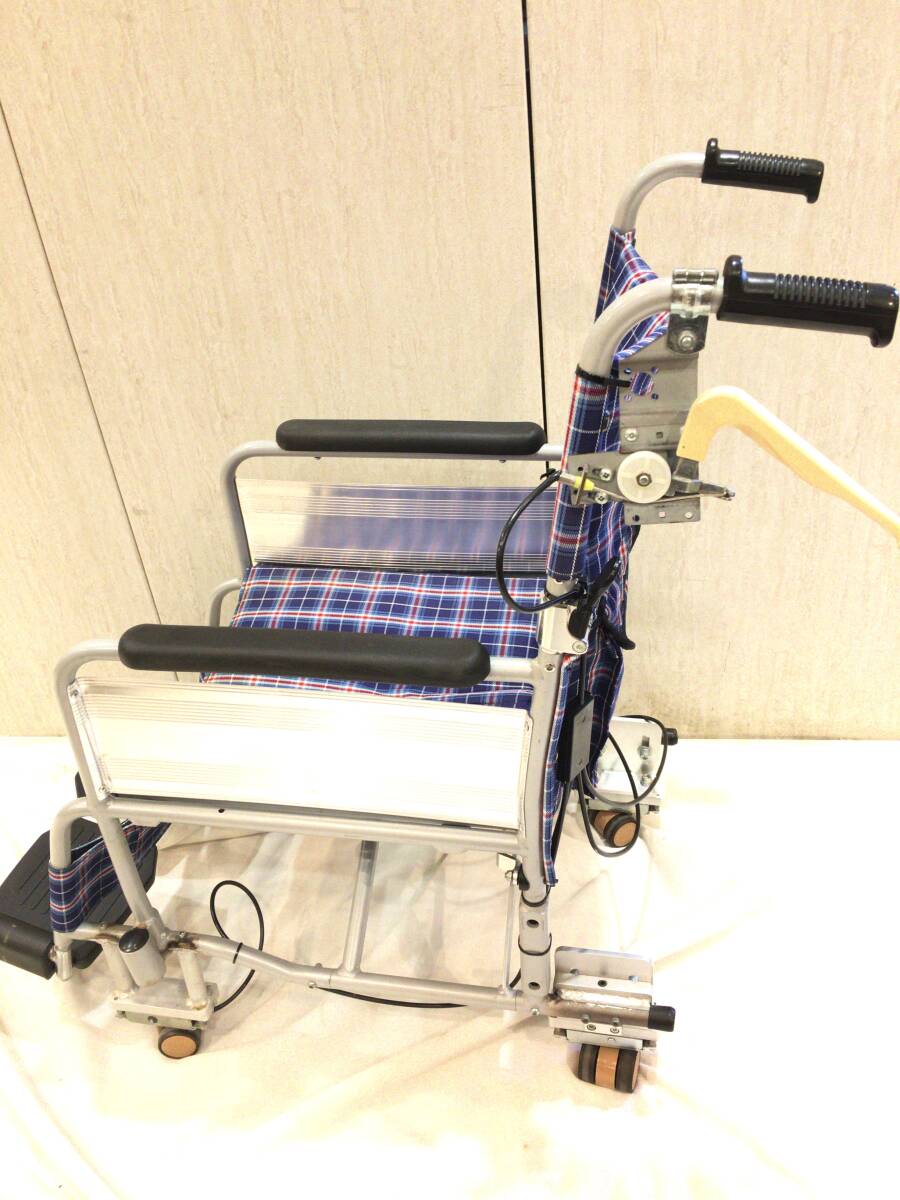 ■11482■CUSTOMER ローリングチェア 車椅子 室内用 イス 介助 ブレーキ付き 折り畳み可能_画像5