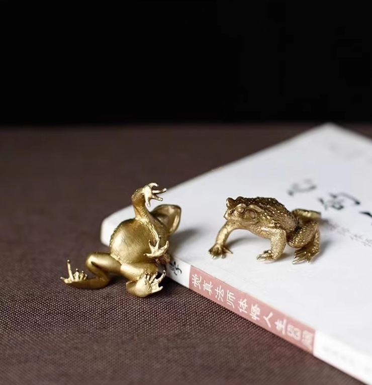 純銅の小さなヒキガエル 個性的な茶寵置物 真鍮のカエル _画像5