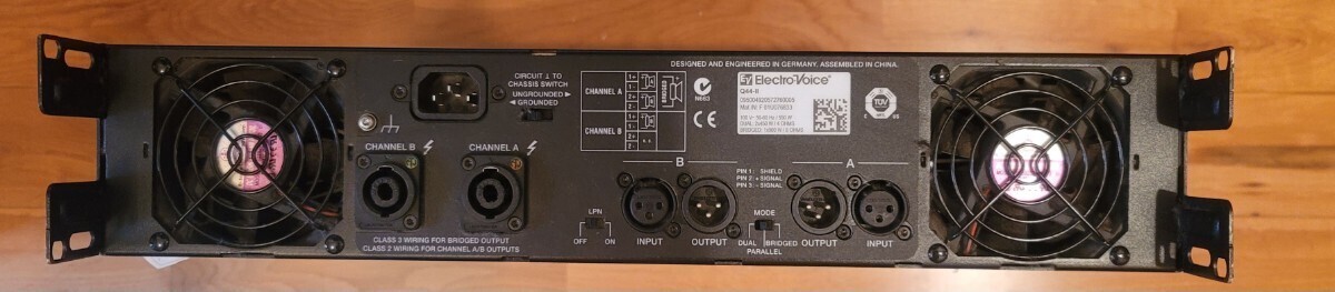 パワーアンプ エレクトロボイス Q44-II EV アンプ Electro Voice 業務用 幅49㎝ 奥行き43㎝ 高さ9.0cm 貿易 海外 輸出 保管品_画像2