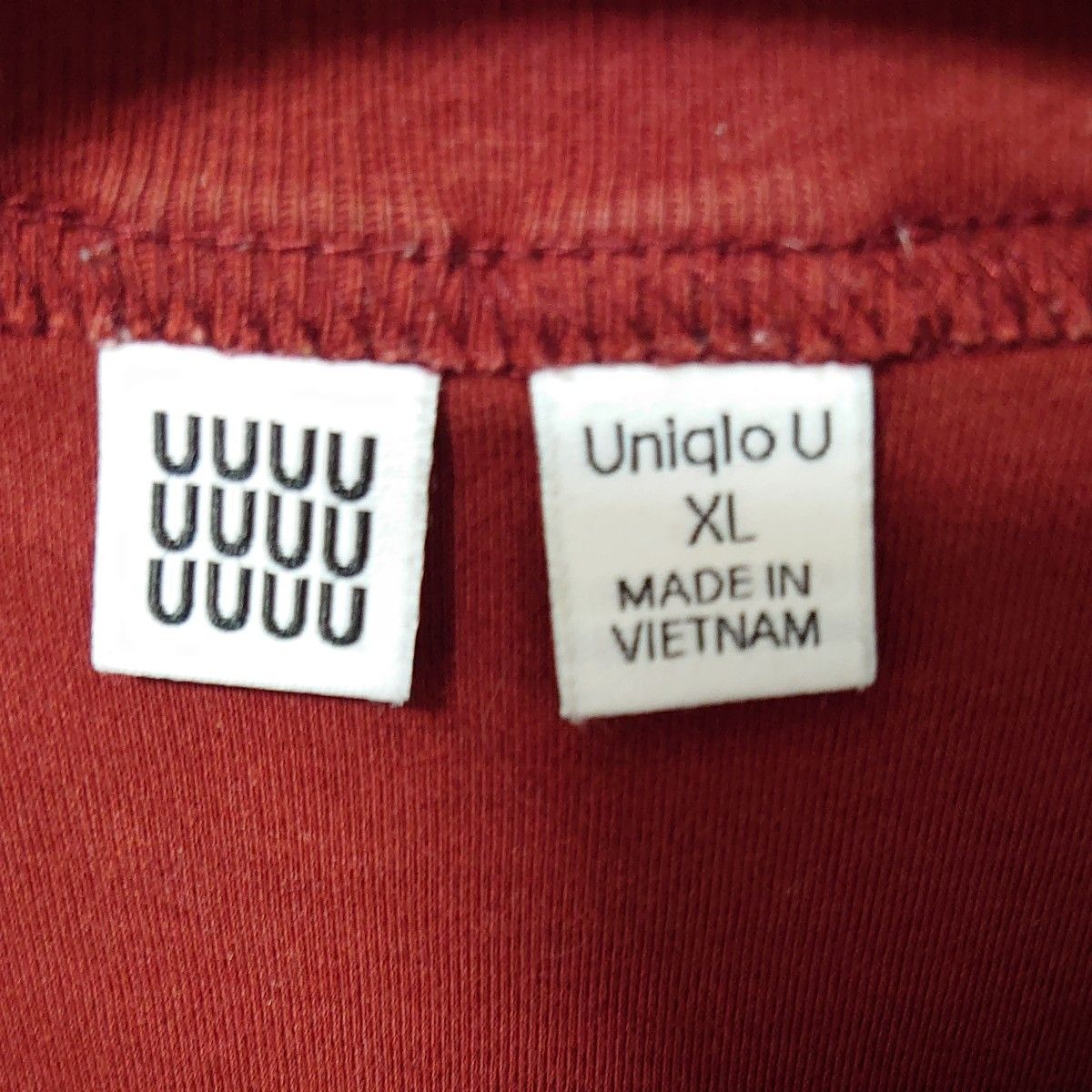 ユニクロU　濃いめのエンジＴシャツ　XLサイズ
