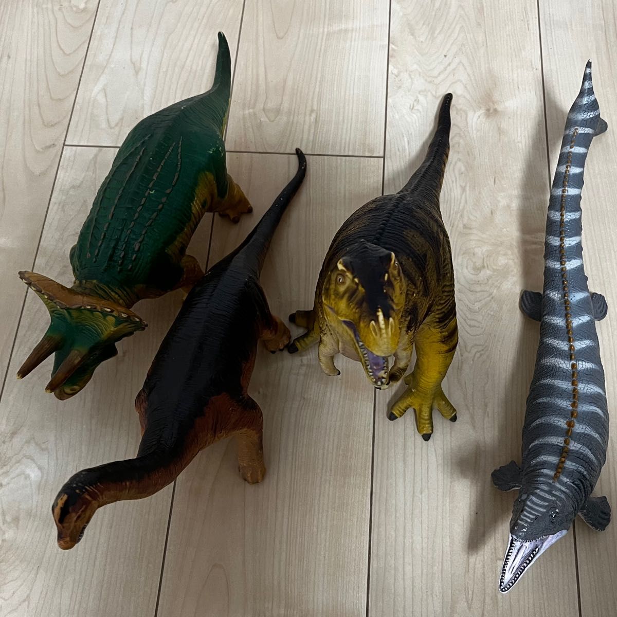恐竜　やわらかフィギュア　favorite collection 　BIG ティラノサウルス　モササウルス　トリケラトプス