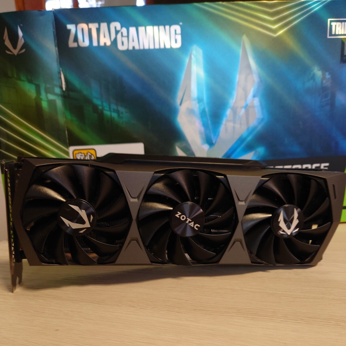 ZOTAC GAMING GeForce RTX 3080 Trinity OC LHR グラフィックスボードの画像2