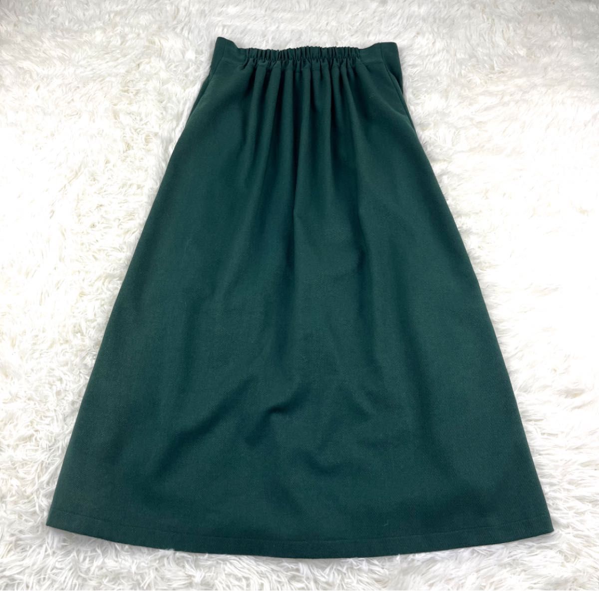 【未使用】LAULE'A ラウレア　ロングスカート　M 人気 Aライン　グリーン　大人　綺麗 上品　緑　シンプル　高級感