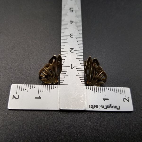 AVON 蝶々 オープンワーク 米国 ヴィンテージ ピアス ゴールドトーン 昆虫 コスチュームジュエリー 透かしの羽 小ぶり キュート SNC5_画像10