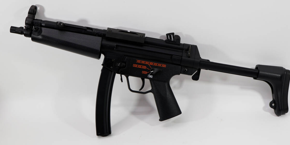 TOKYO MARUI オートマチック電動ガン MP5-J 特殊銃器装備仕様9mm口径 高性能機関けん銃 箱入 年令18才以上 美品 東京マルイ ミリタリーの画像3