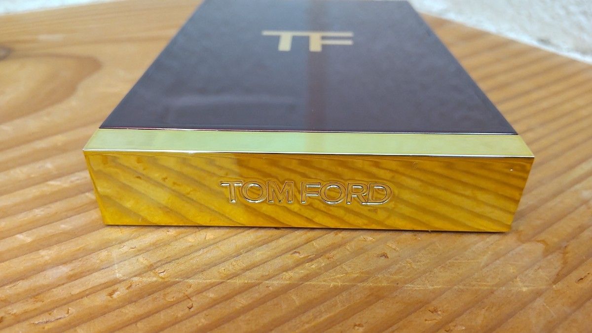 TOM  FORDトムフォード　アイカラー クォード （01 ゴールデン ミンク）