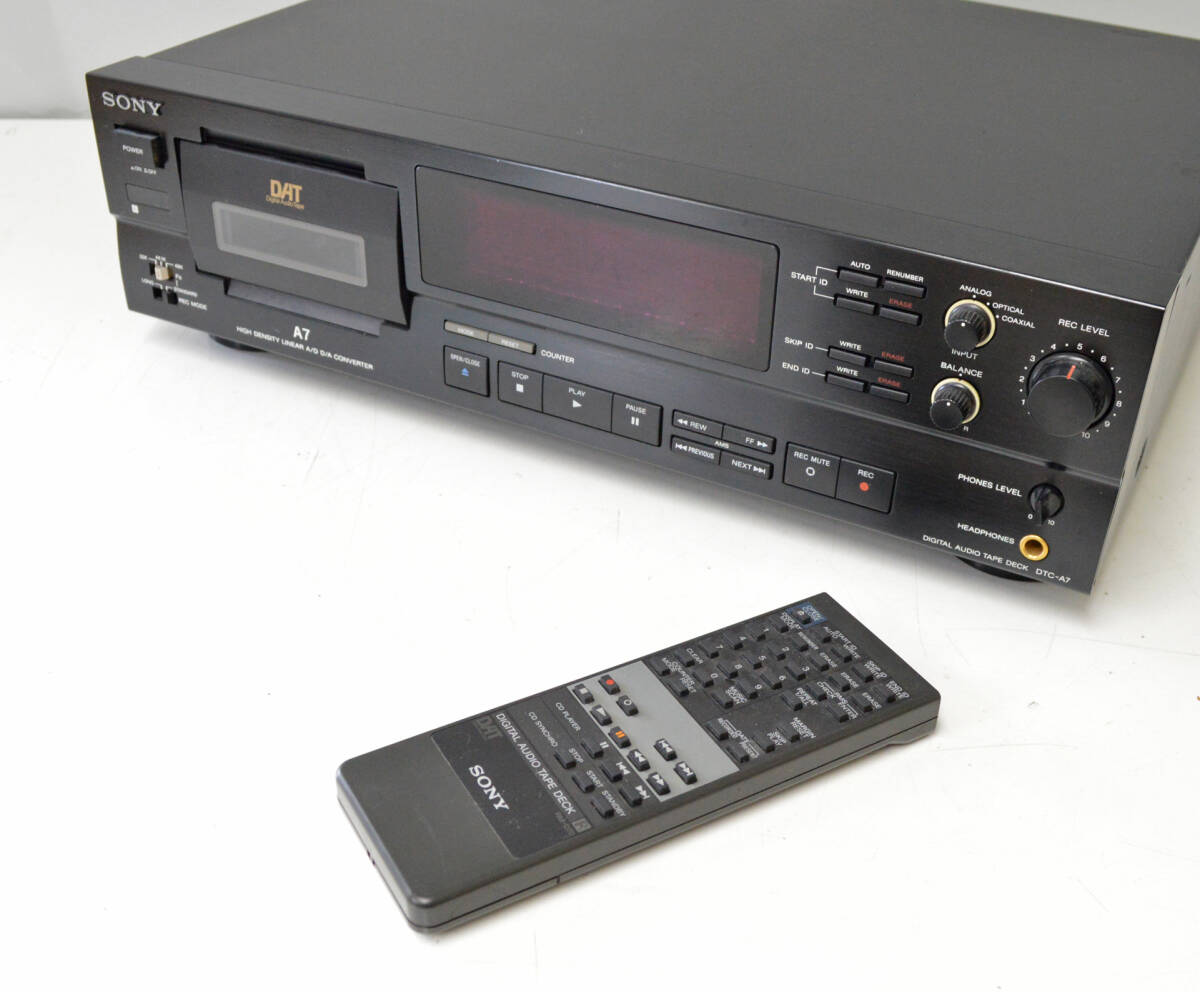 電源確認/ジャンク SONY ソニー DTC-A7 DATデッキ リモコン、取説 ラックマウント デジタルオーディオテープデッキ ys935の画像1
