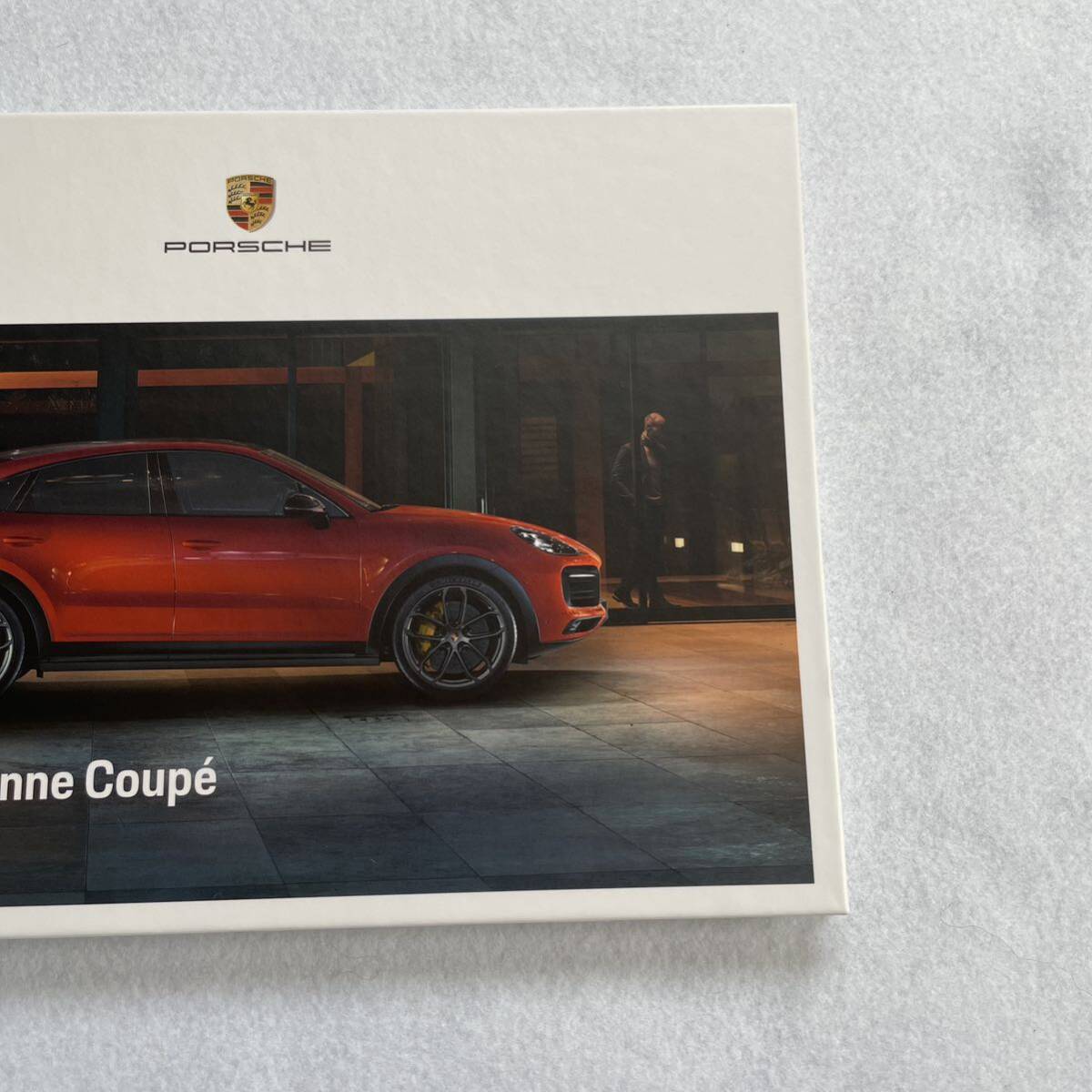 【新品未使用】PORSCHE ポルシェ Cayenne Coupe カイエンクーペ カタログ カイエン 2020年版 98ページの画像3