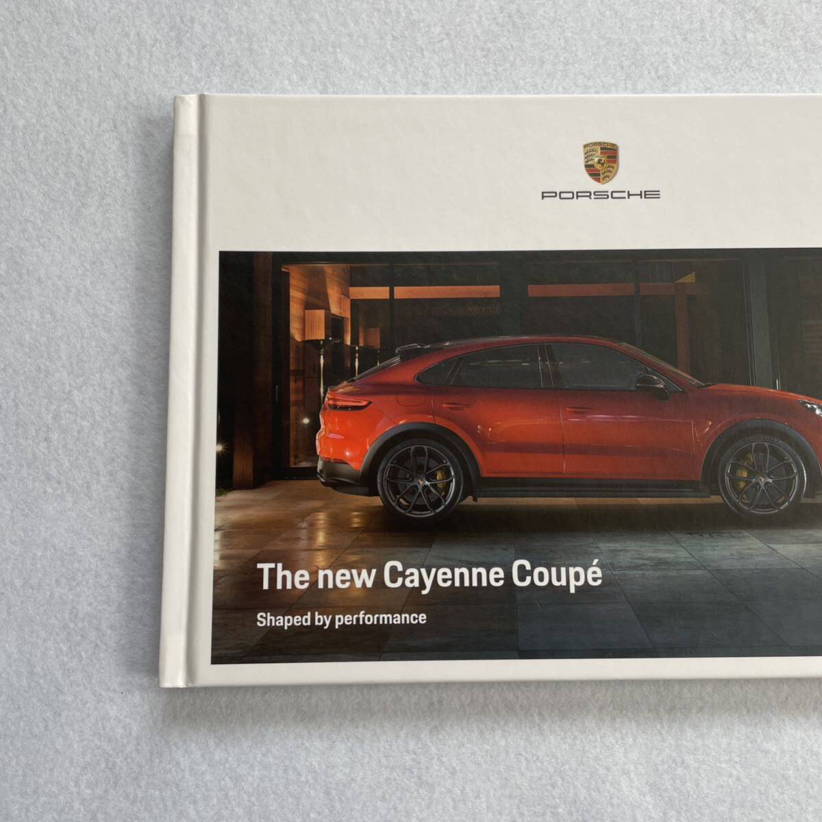 【新品未使用】PORSCHE ポルシェ Cayenne Coupe カイエンクーペ カタログ カイエン 2020年版 98ページの画像2
