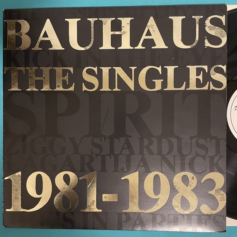 ☆美盤 バウハウス Bauhaus / The Singles 1981-1983 Beggars Banquet BEG 100E【UK盤】 LP レコード アナログ盤 10409F3YK4の画像1