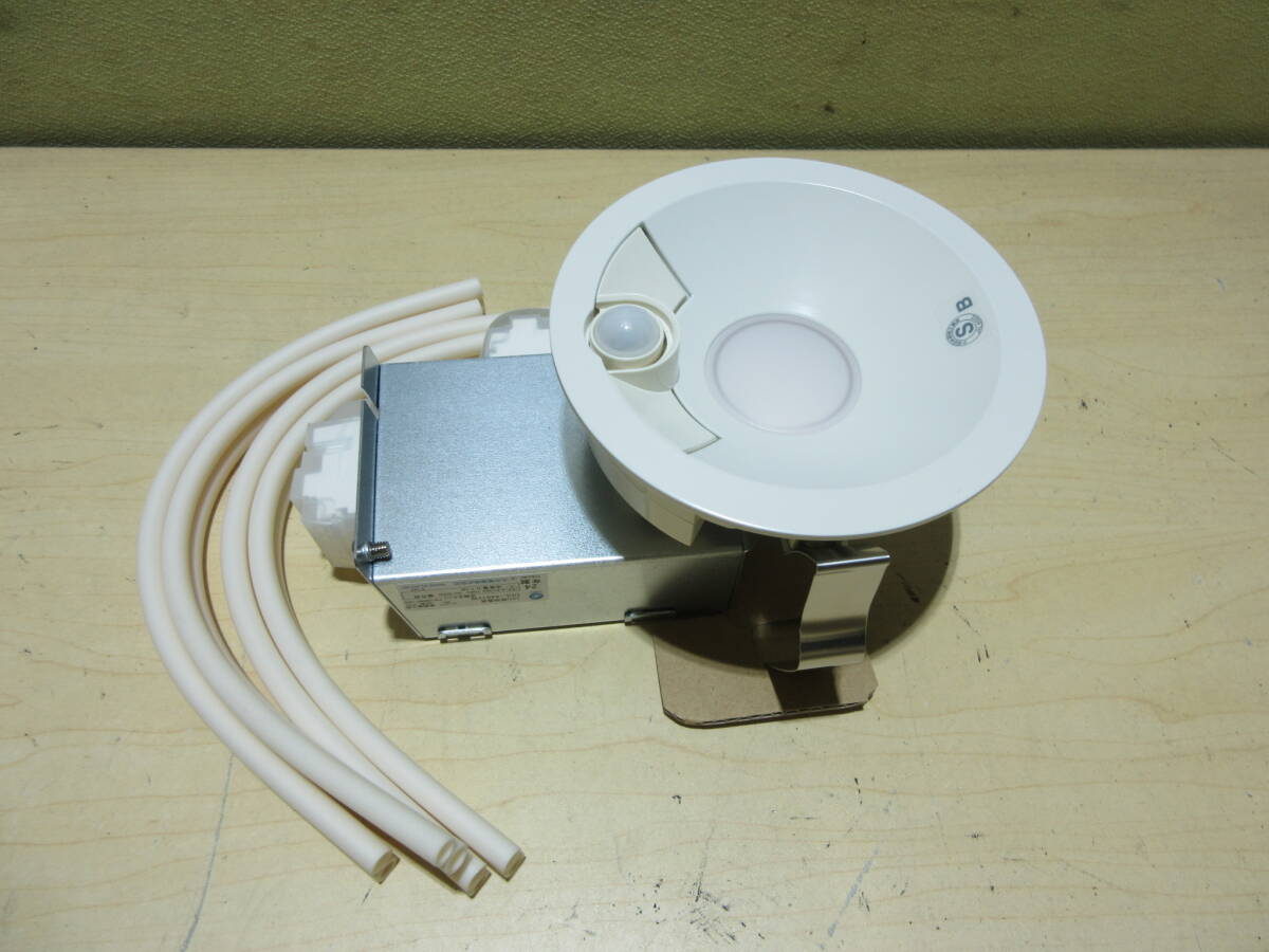 NT040808 未使用 大光 LEDダウンライト DDL-4497YW 人感センサー機能付 電球色 埋込穴Φ100の画像1