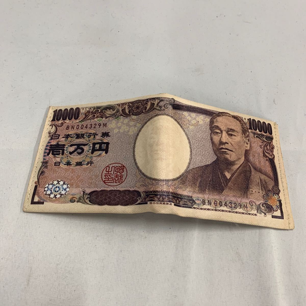 【送料無料】2つ折り財布 お金柄 お札柄 1万円札柄 福沢諭吉 _画像2