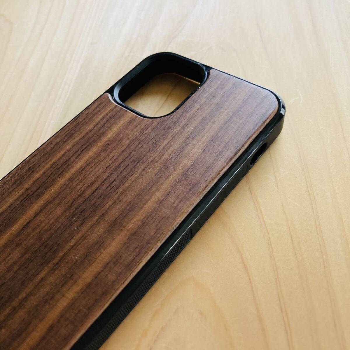 iPhone12mini iPhone12miniケース 木製iPhoneケース 胡桃の木 滑り止め付 天然 木 木のケース iPhoneケース ウッドケースの画像4