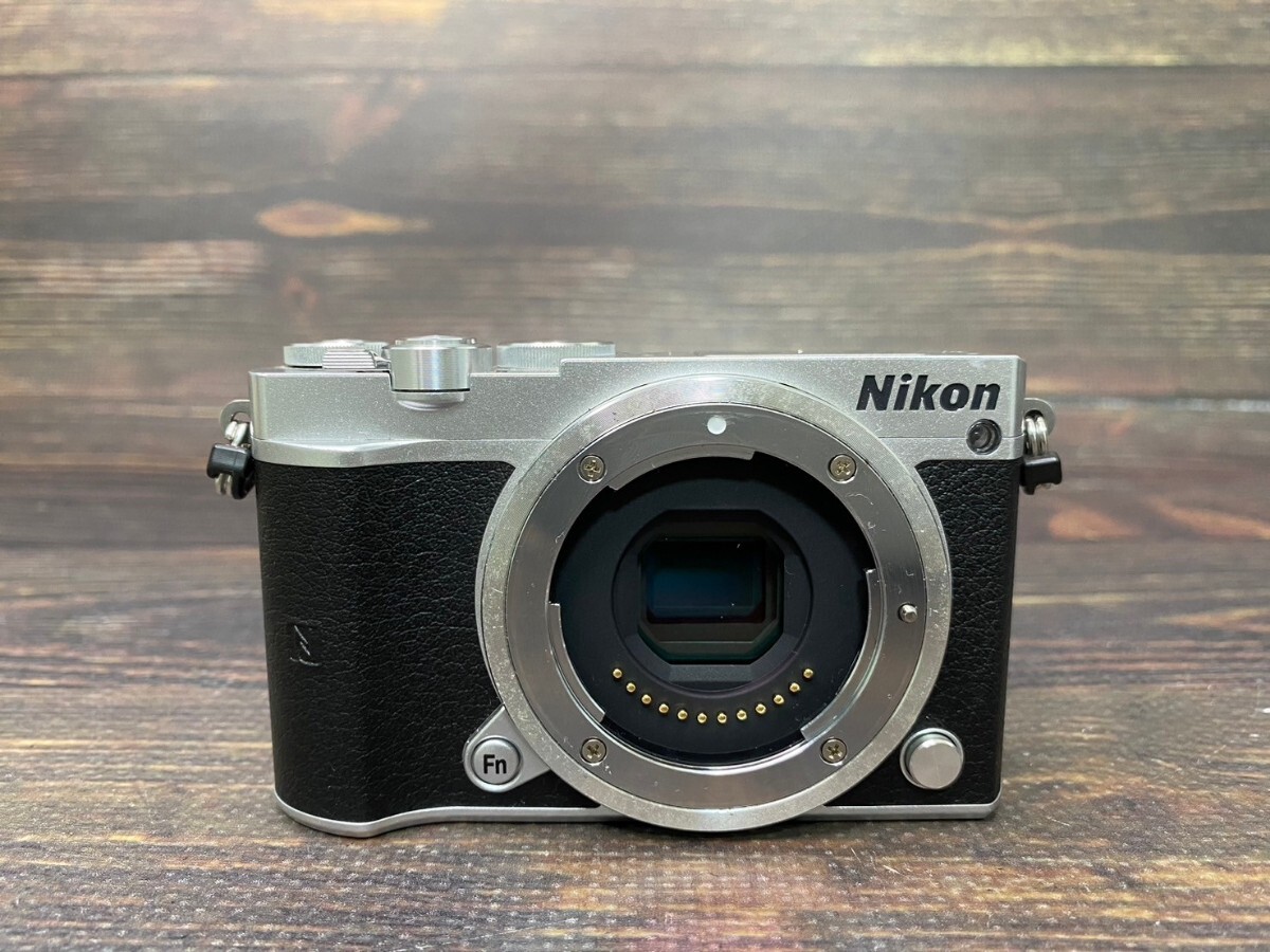 Nikon ニコン 1 J5 ボディ ミラーレス一眼カメラ バック付き #13の画像2