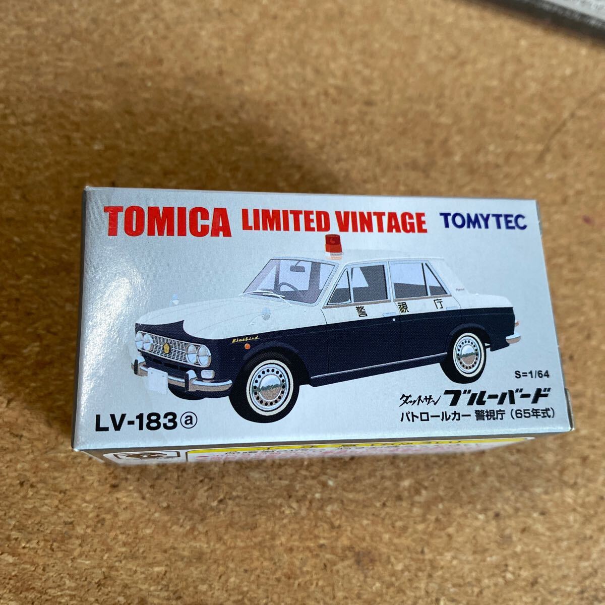 トミカ リミテッド ヴィンテージ ダットサン ブルーバード パトロールカー 警視庁 パトカー 65年式 LV-183a  1/64の画像1