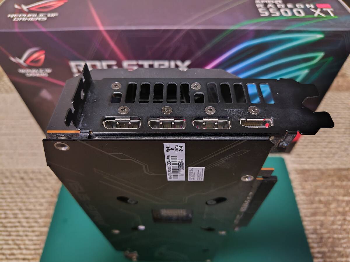 ASUS ROG-STRIX-RX5500XT-O8G GAMING (AMD RADEON RX5500XT/GDDR6 8GB/PCI-Express x16) 中古 動作品_③端子部