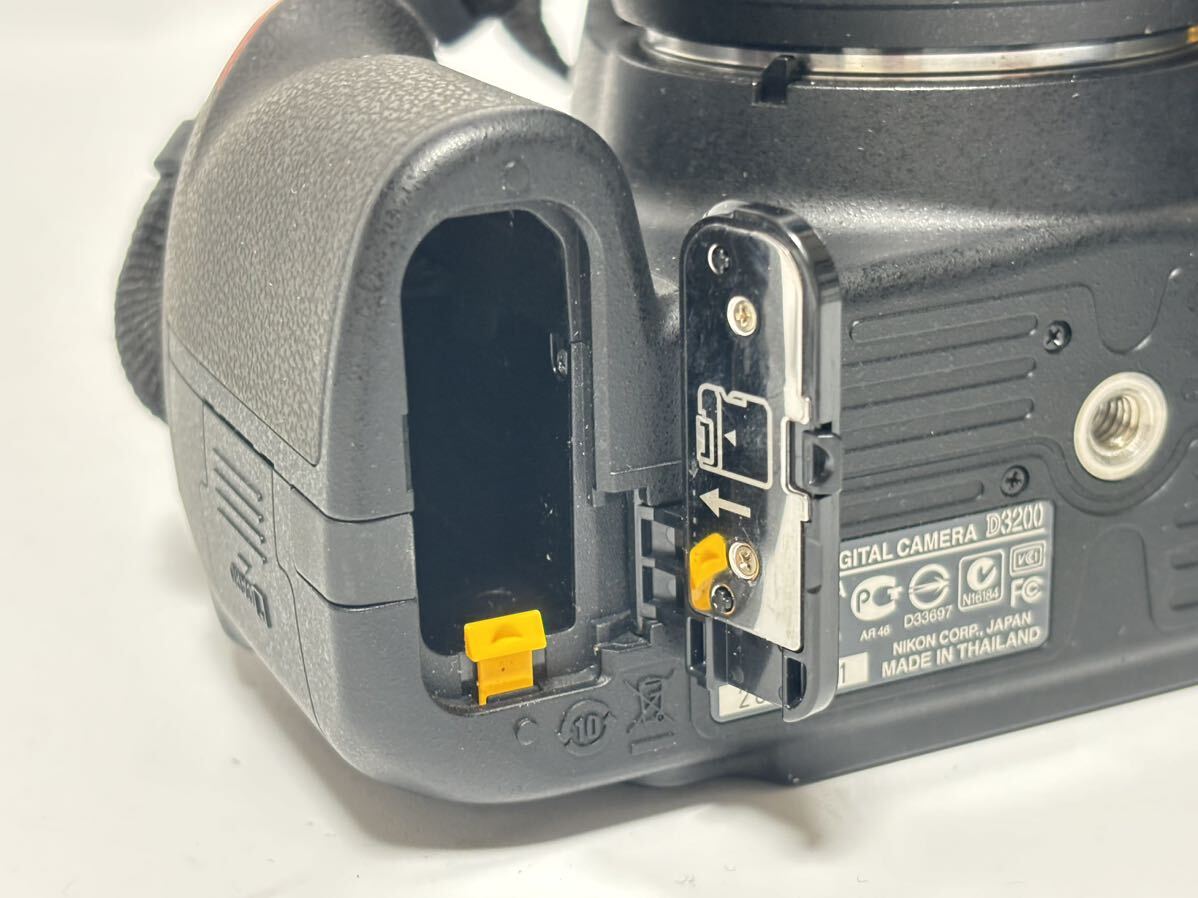 Nikon Nikon D3200 digital single‐lens reflex camera Nikon DX AF-S NIKKOR 18-55mm 1:3.5-5.6G lens battery attached 