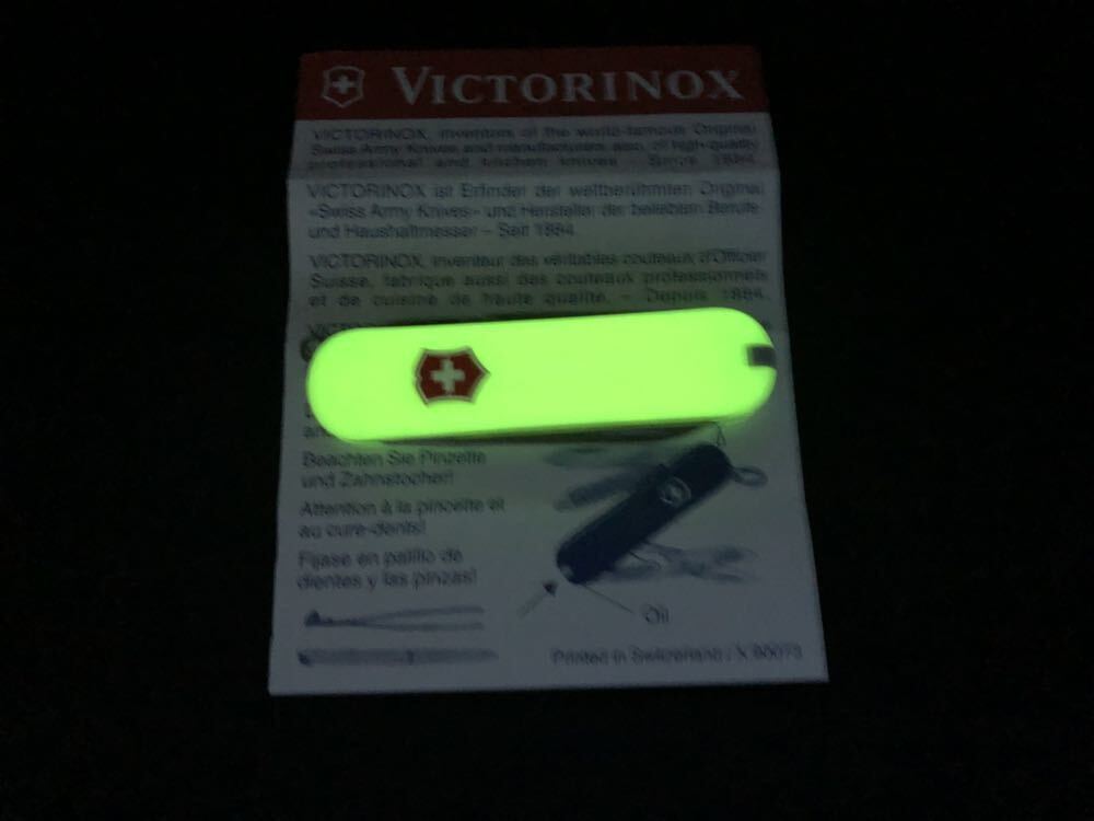VICTORINOX ヴィクトリノックス 新品未使用 マルチツールナイフ 夜光または蓄光タイプ キーホルダーに最適なサイズの画像1