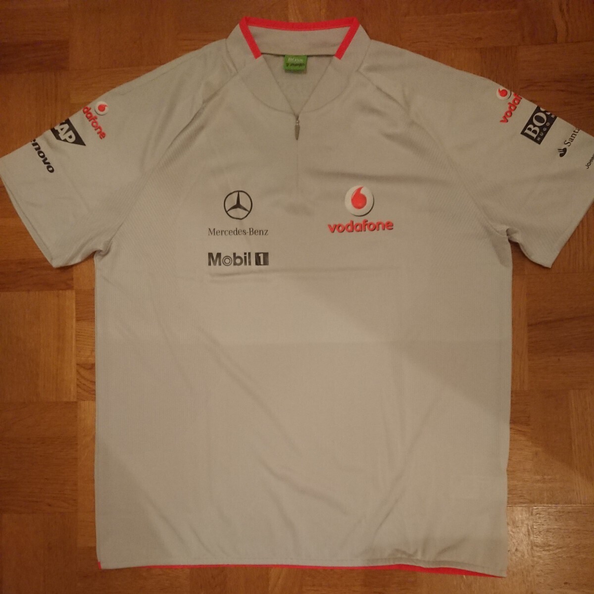 非売品 2009 ボーダフォン マクラーレン メルセデス F1チーム 支給品 Tシャツ XL HUGO BOSS ジョニーウォーカー ハミルトン コバライネン_画像1